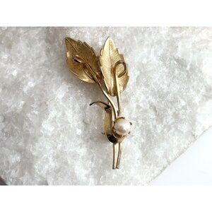 Gold Toned Textured Leaf Shaped Art Noveau Inspired Vintage Floral Brooch
